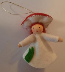 jahreszeitenpuppchen-fliegenpilz-zum-hangen-kunstundspiel-1 - kunstundspiel