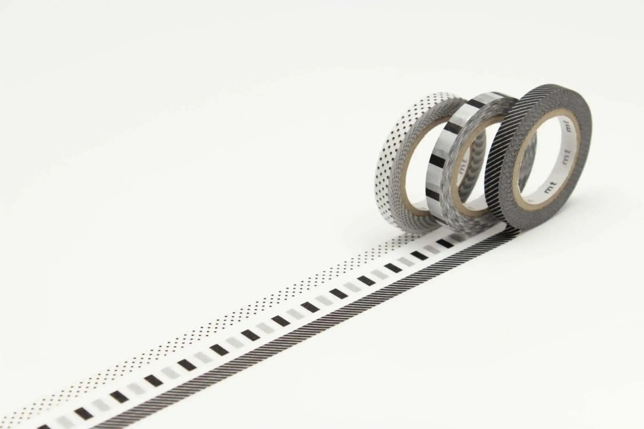 masking-tape-slim-deco-f-3-schmale-klebebander-mit-schwarzgrau-mustern-kunstundspiel-1 - kunstundspiel