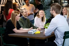 gesprachsstoff-xl-partyspiel-fur-spannende-gesprache-und-lustige-runden-kunstundspiel-3 - kunstundspiel 