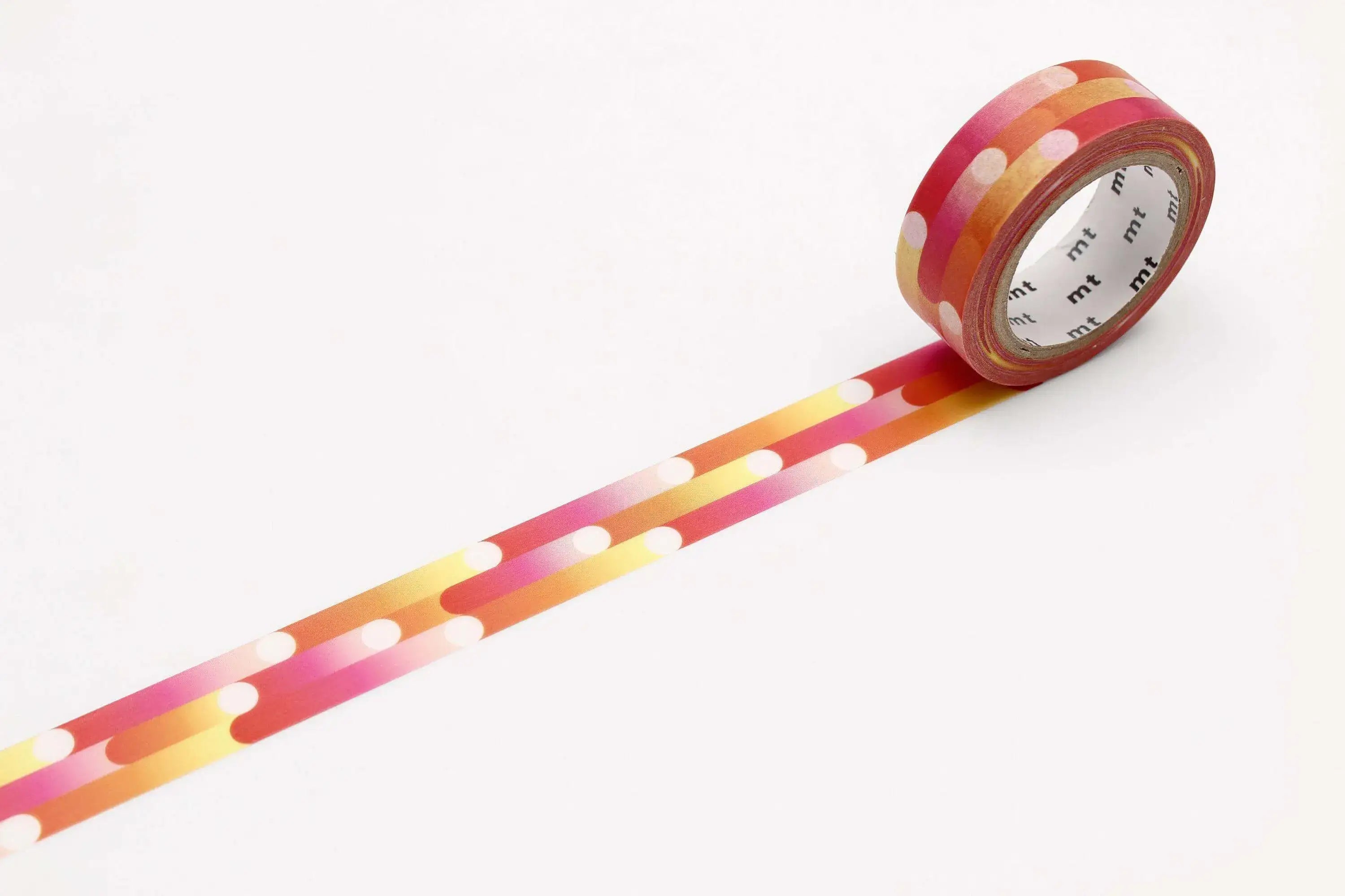 masking-tape-motion-pink-verlaufsstreifen-in-rottonen-kunstundspiel-1 - kunstundspiel 